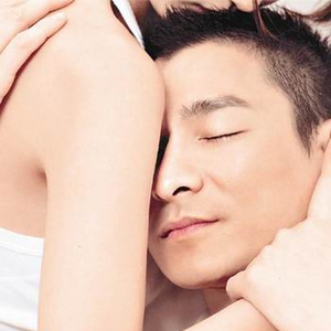 美女丝袜自慰到高潮
